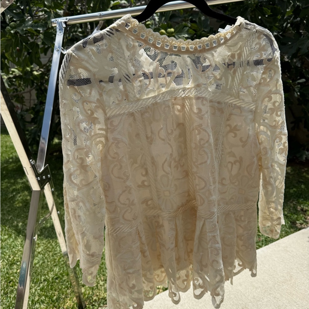 HD in Paris Cream Embroidered Lace Blouse – Size 8 (Anthropologie)